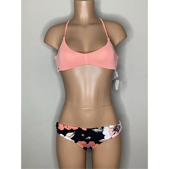 New. Roxy & O’Neill bikini set. S/L. Retails $89 - Picture 2 of 8